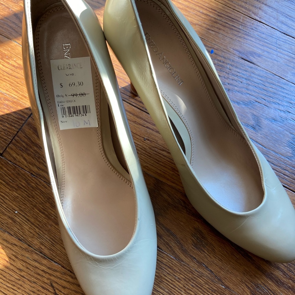 Enzo Angiolini beige pumps